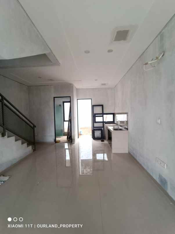 dijual rumah jalan raya cinere nempel