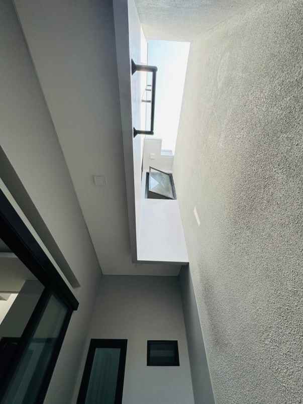 dijual rumah jalan raya cipayung ciputat