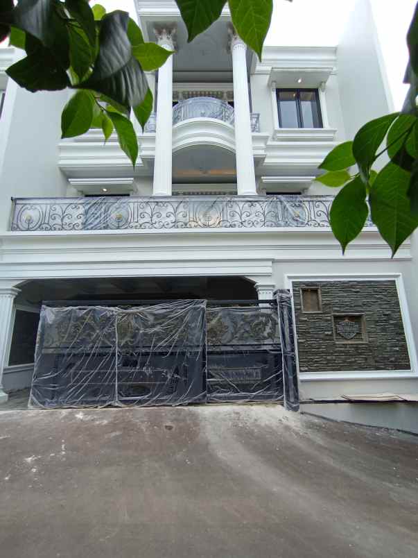 dijual rumah jalan raya kebagusan