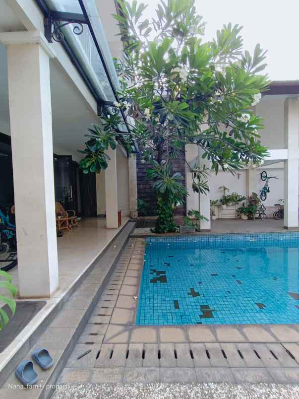 dijual rumah jalan raya permata hijau