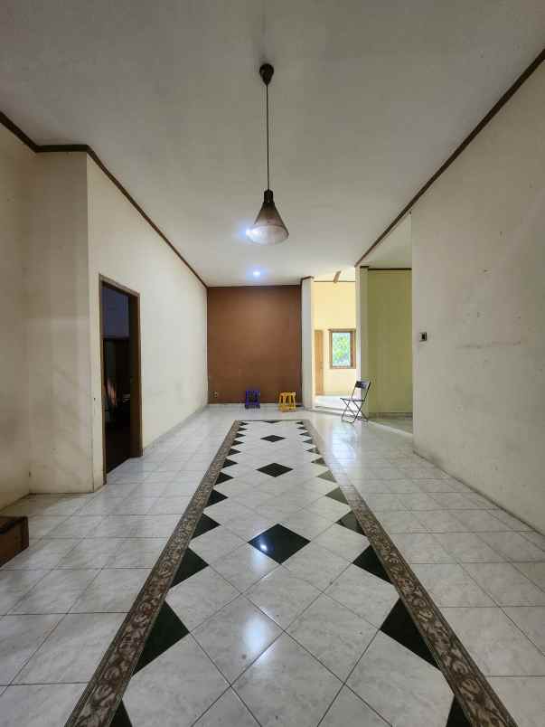 dijual rumah jalan raya tanah kusir