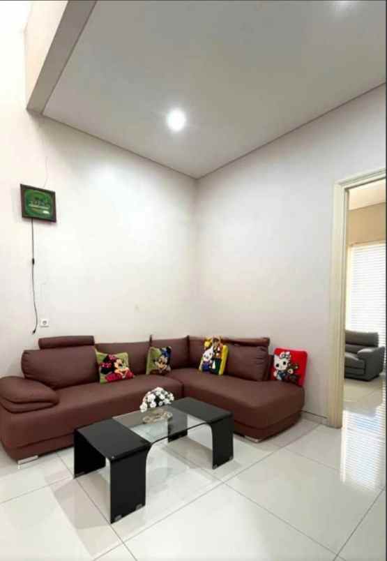 dijual rumah jalan somerset