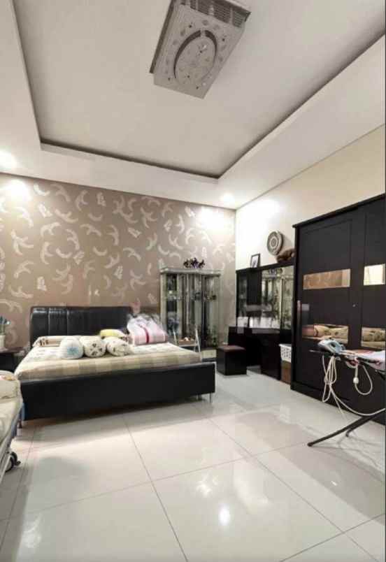 dijual rumah jalan somerset