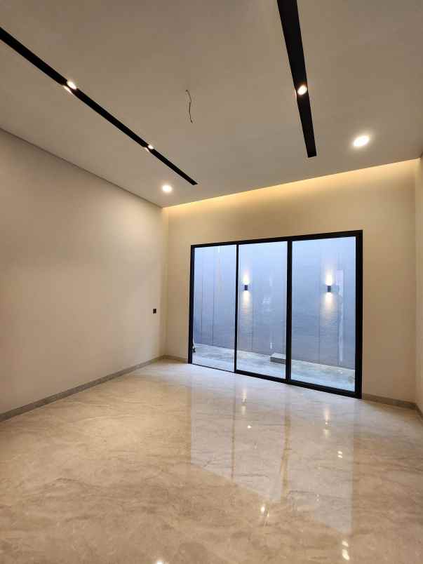 dijual rumah jalan taman internasional