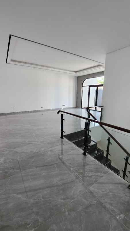 dijual rumah jalan waterfront