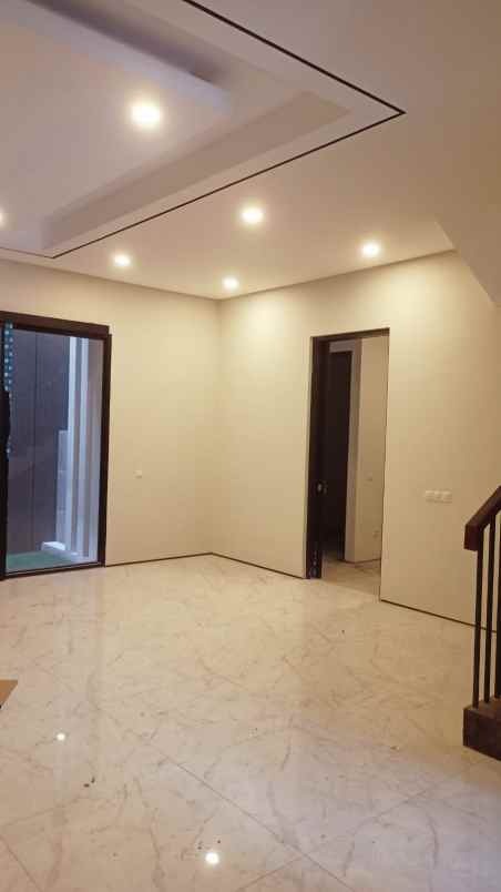dijual rumah jalan woodland