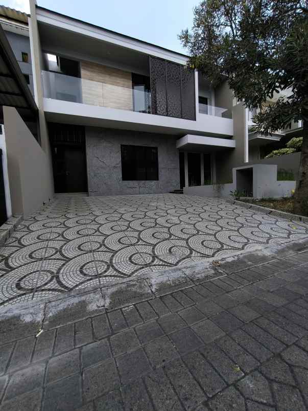dijual rumah jalan woodland