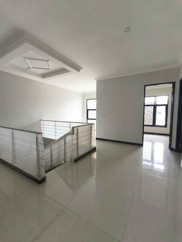 dijual rumah jalan woodland