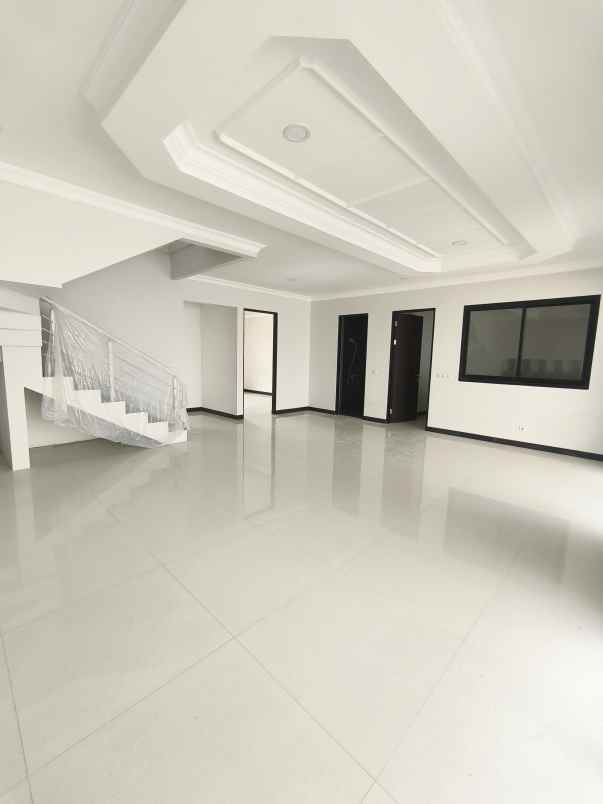 dijual rumah jalan woodland