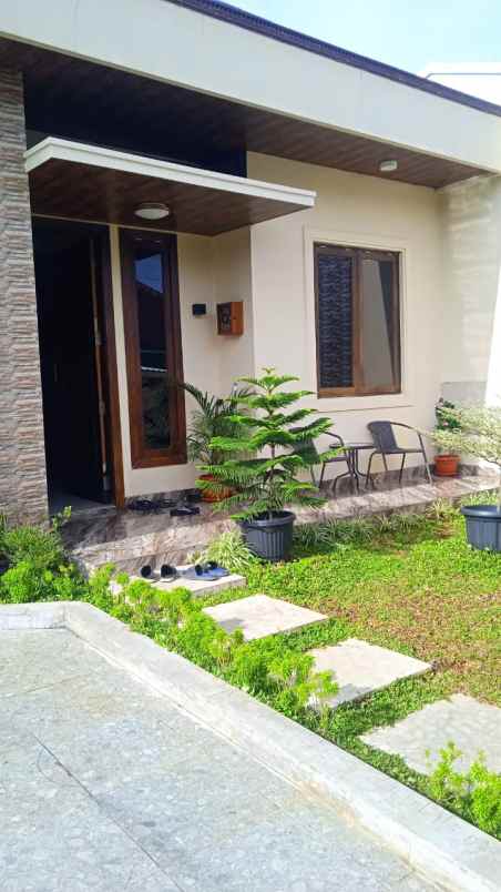 dijual rumah jatiwaringin dekat sma 5