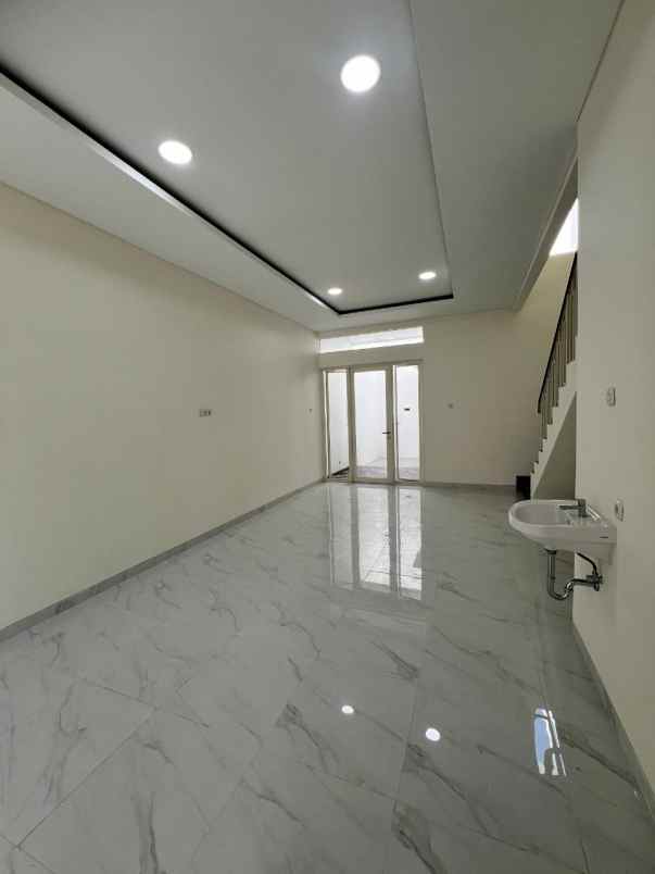 dijual rumah jemursari selatan