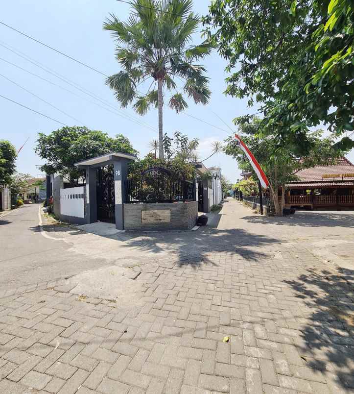 dijual rumah jl anggrek no 98 kel