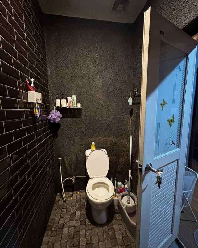 dijual rumah jl cihanjuang cimahi