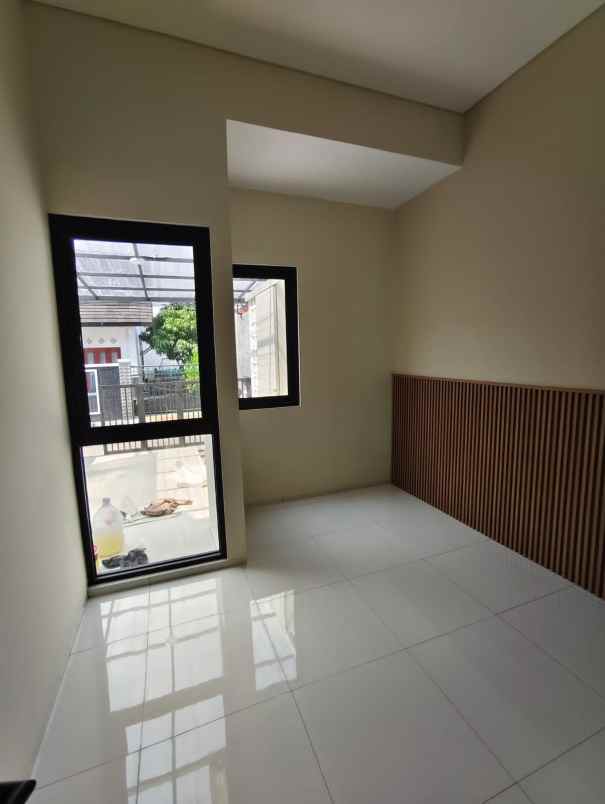 dijual rumah jl cisaranten kulon