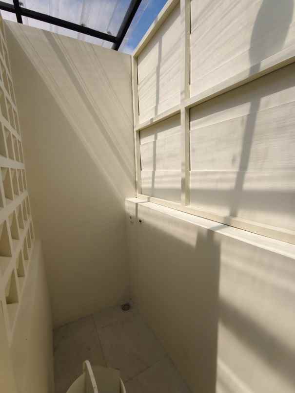 dijual rumah jl cisaranten kulon