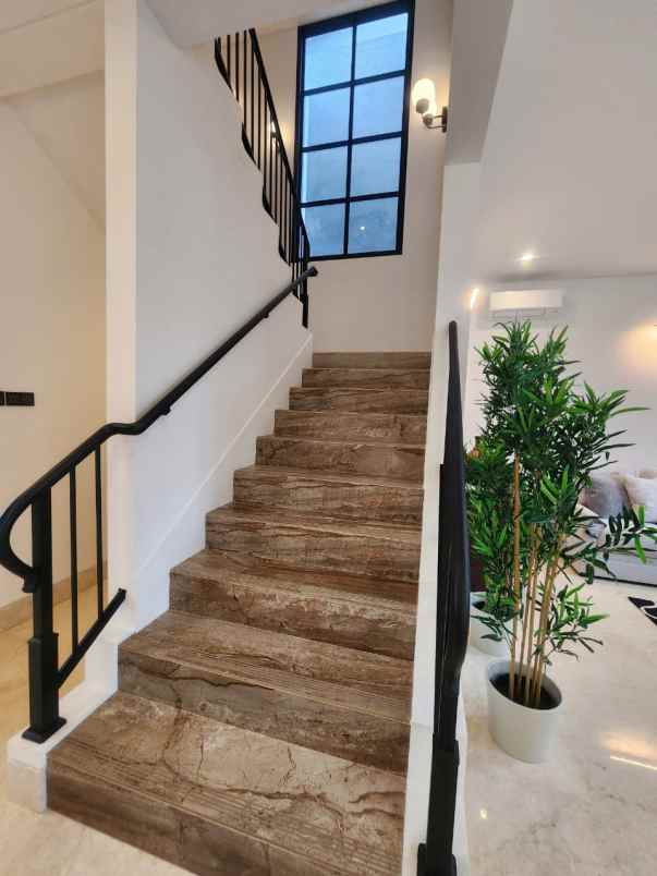 dijual rumah jl deplu cilandak barat
