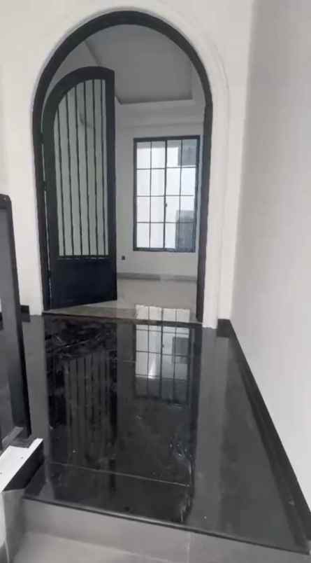 dijual rumah jl elang kelurahan