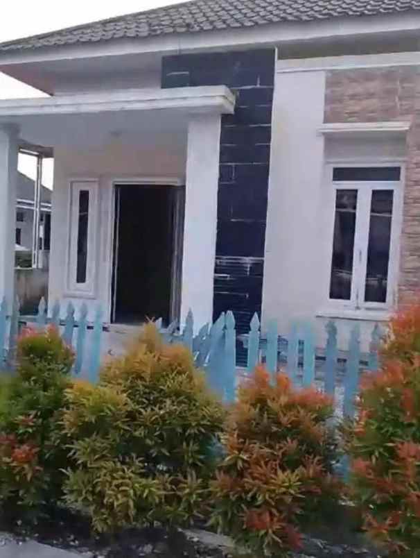dijual rumah jl guna karya