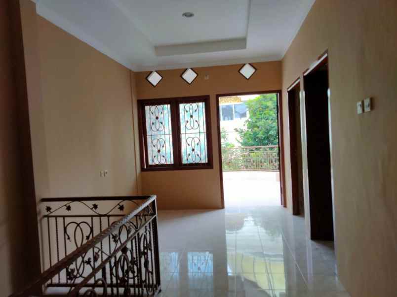 dijual rumah jl h agus salim komplek pelni