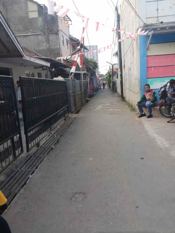 dijual rumah jl karapitan