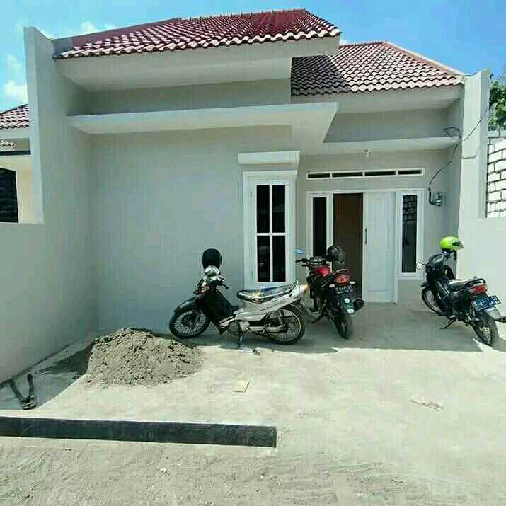 dijual rumah jl kesambi