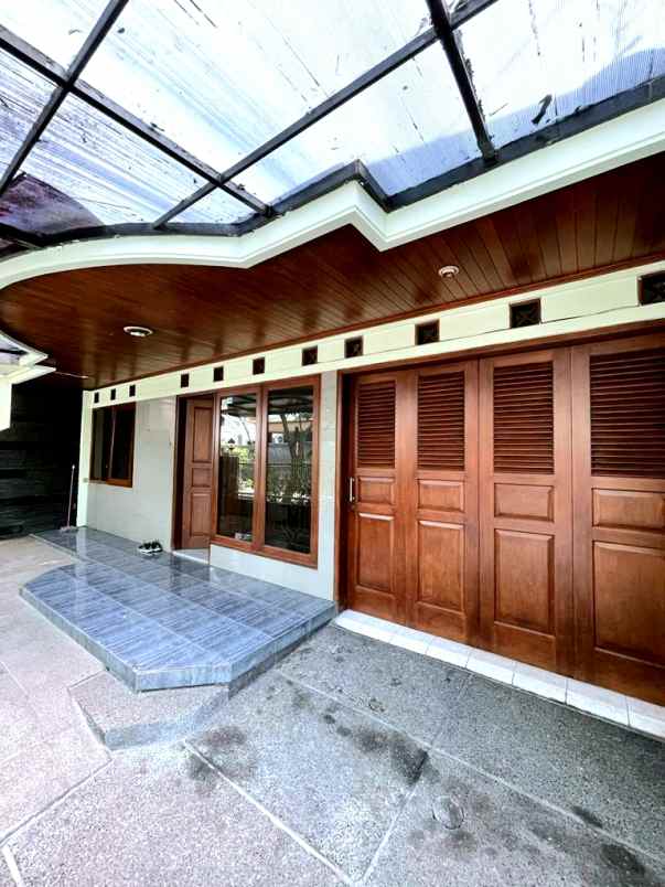 dijual rumah jl komp panyileukan