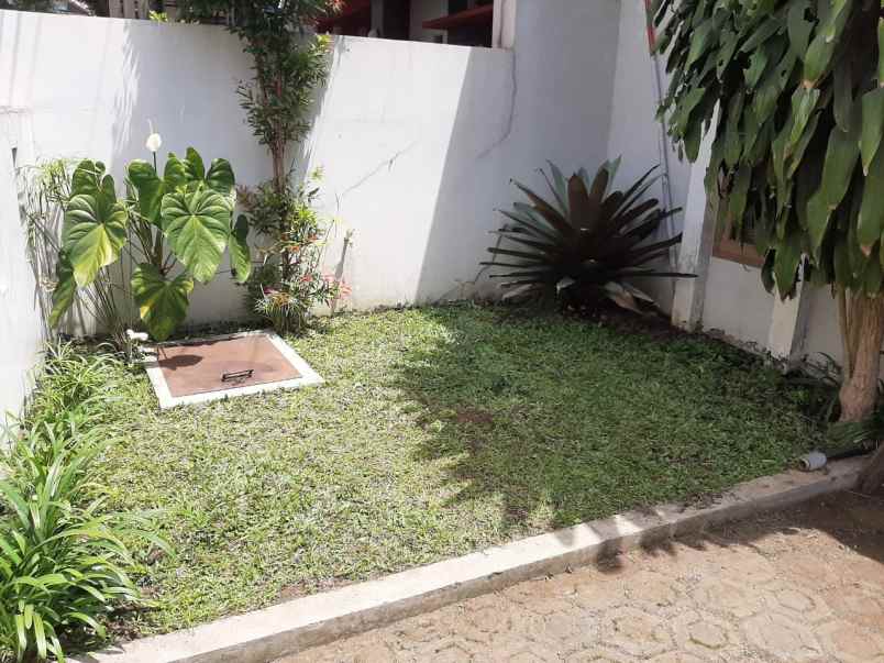 dijual rumah jl komp sariwangi