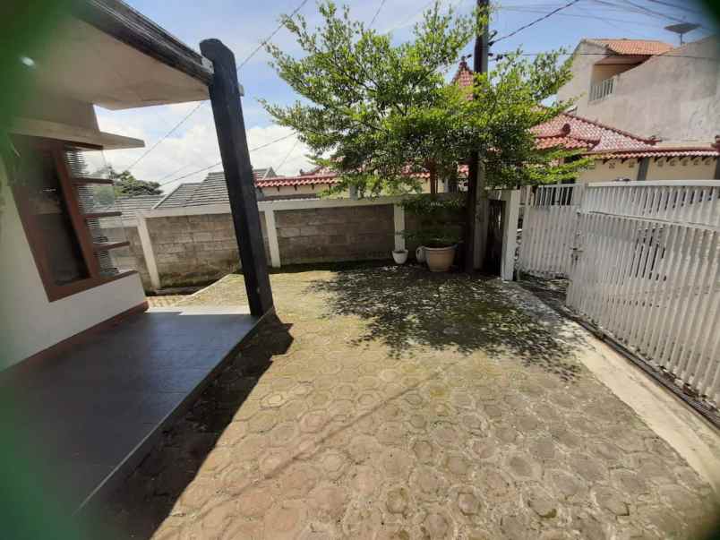 dijual rumah jl komp sariwangi