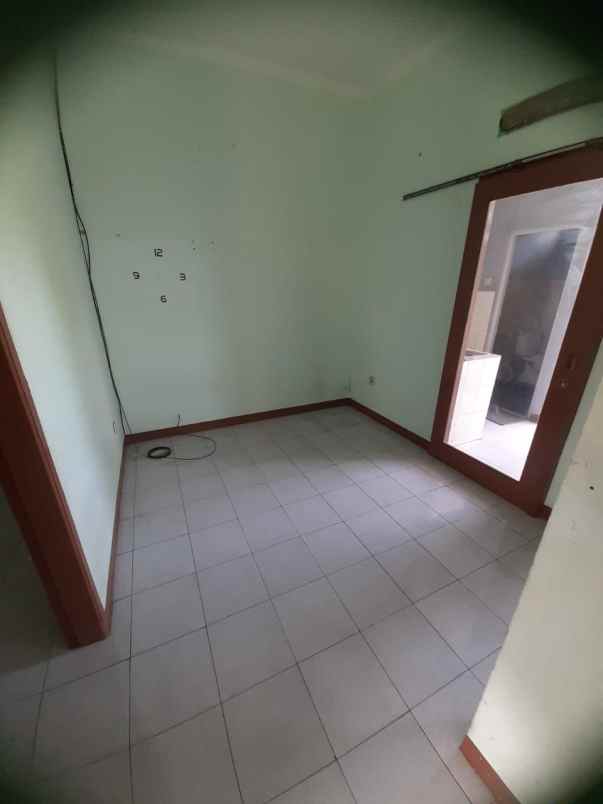 dijual rumah jl komp sariwangi