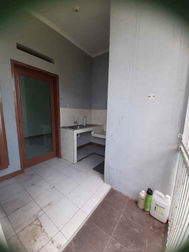 dijual rumah jl komp sariwangi