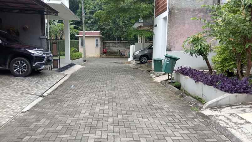 dijual rumah jl komplek andara cinere