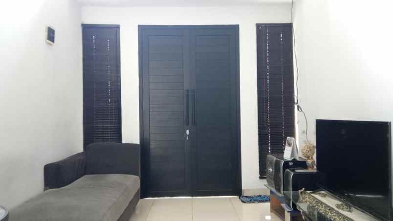 dijual rumah jl komplek andara cinere