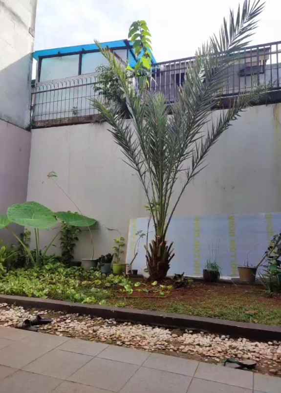 dijual rumah jl komplek andara cinere