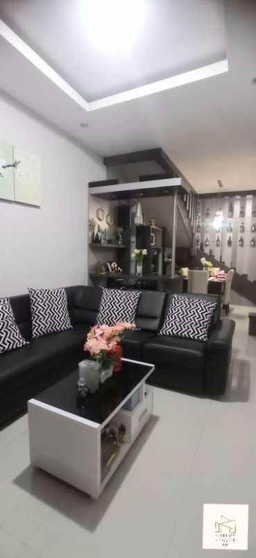 dijual rumah jl kopo