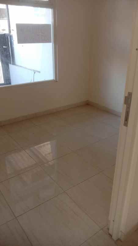 dijual rumah jl legian gununganyar iv