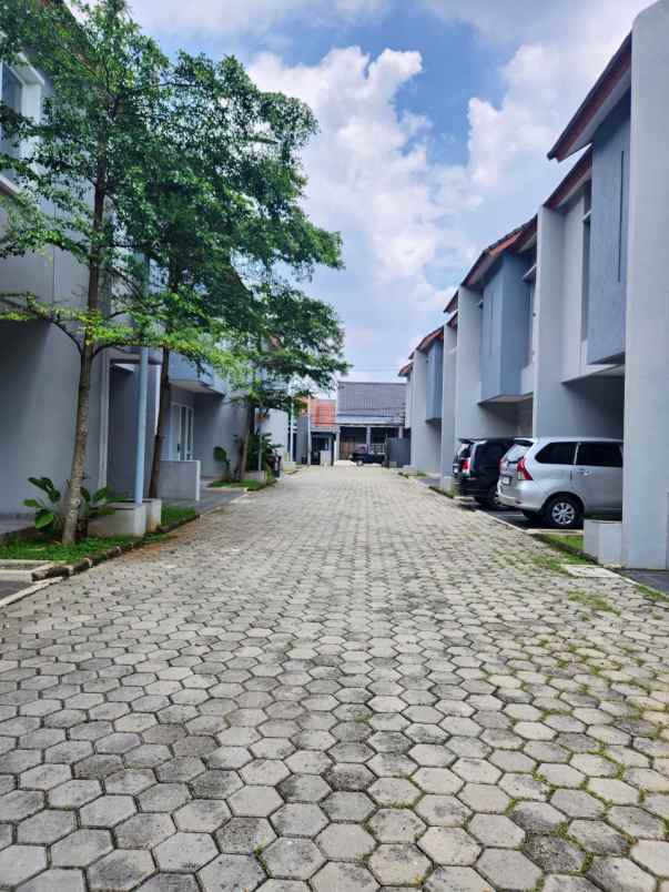 dijual rumah jl nyangka sawangan depok