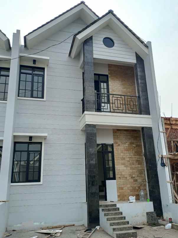 dijual rumah jl permana utara