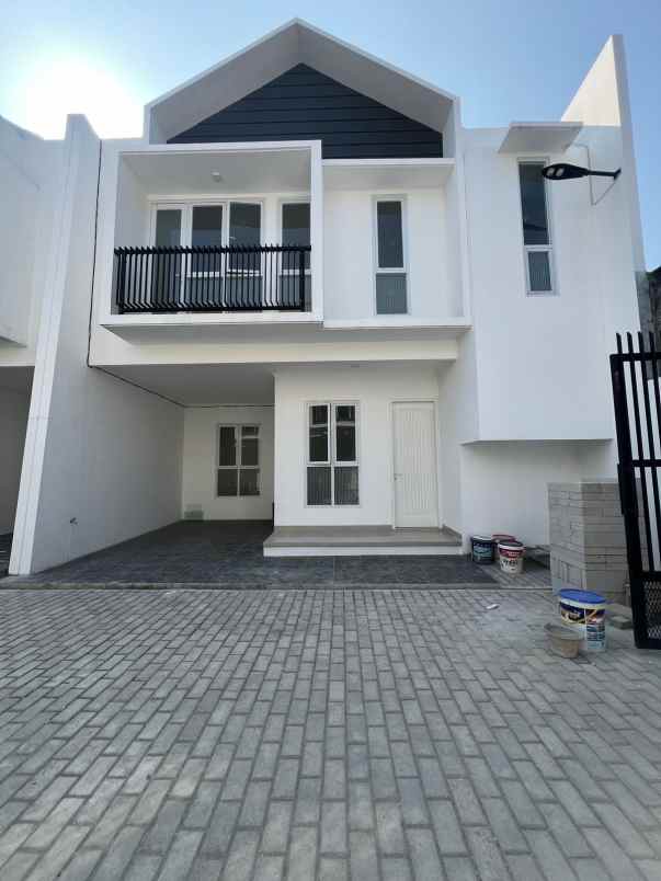 dijual rumah jl raya jatiwaringin