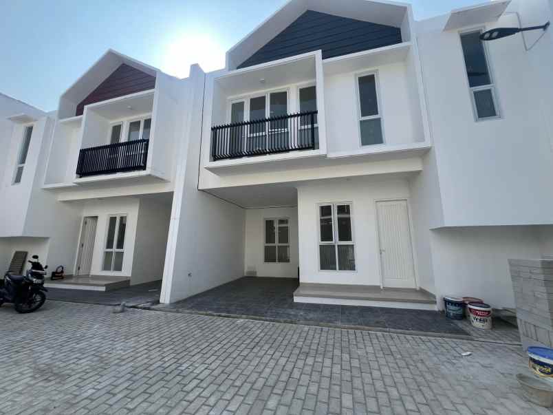 dijual rumah jl raya jatiwaringin