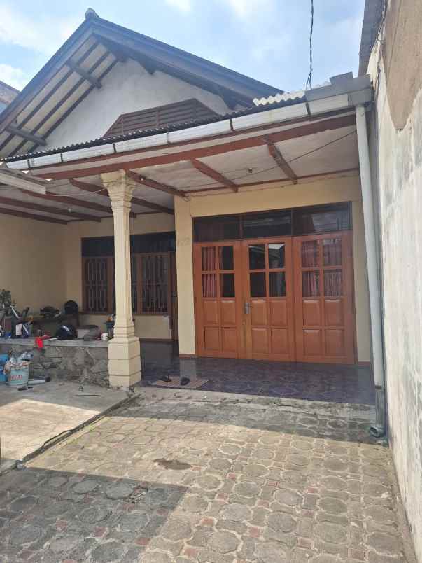 dijual rumah jl raya padalarang