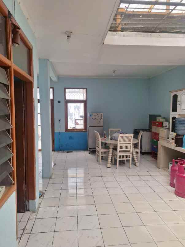 dijual rumah jl raya padalarang