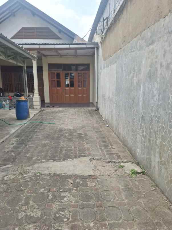 dijual rumah jl raya padalarang