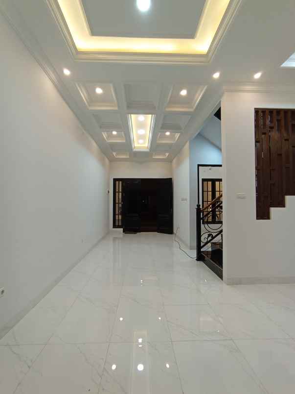 dijual rumah jl sadar jagakarsa jakarta