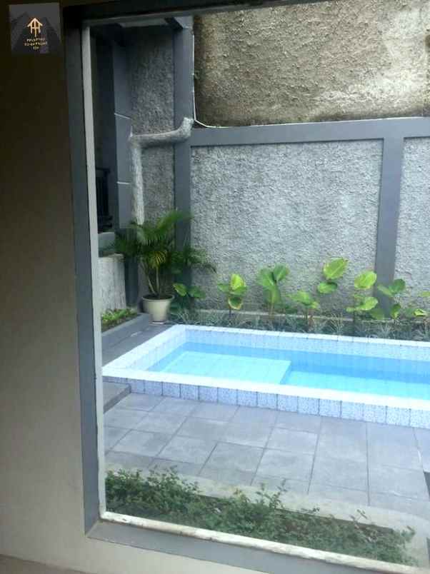 dijual rumah jl setiabudi regensi