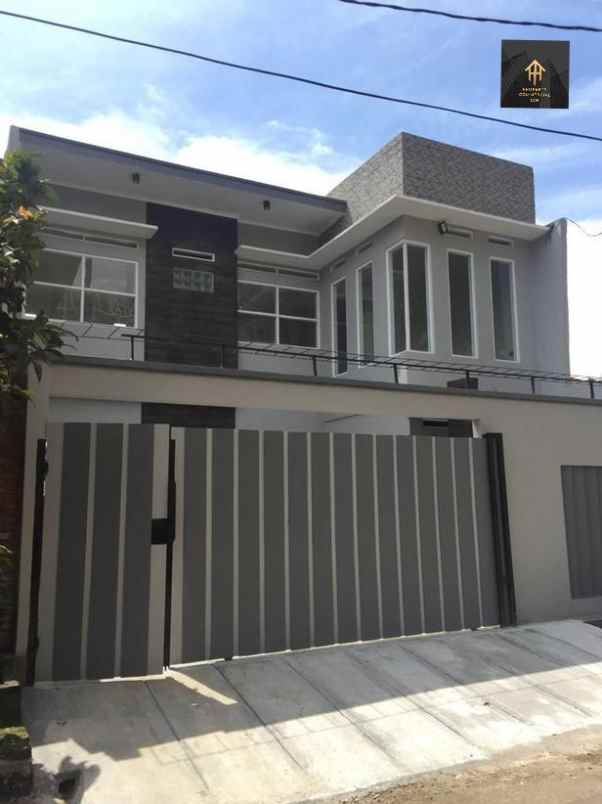 dijual rumah jl setiabudi regensi