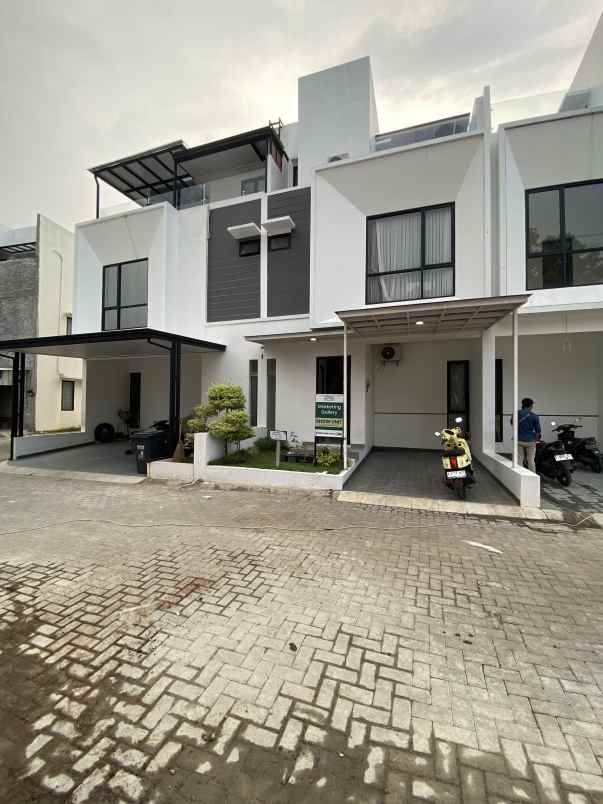 dijual rumah jl tarumanegara