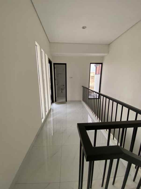 dijual rumah jl tarumanegara