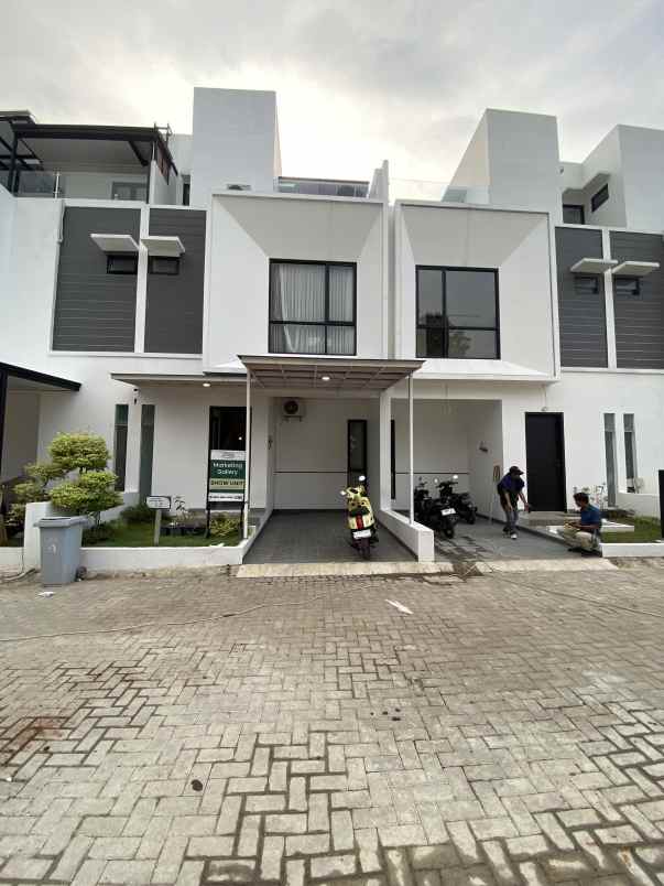 dijual rumah jl tarumanegara