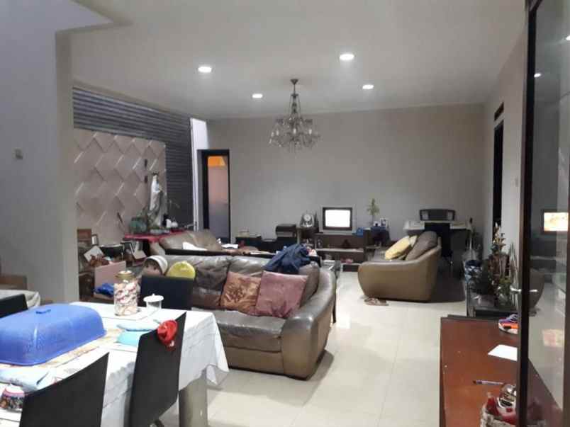 dijual rumah jl turangga buah batu bandung