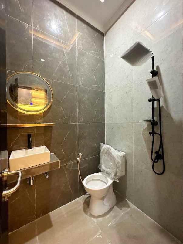 dijual rumah jl utan kayu utara